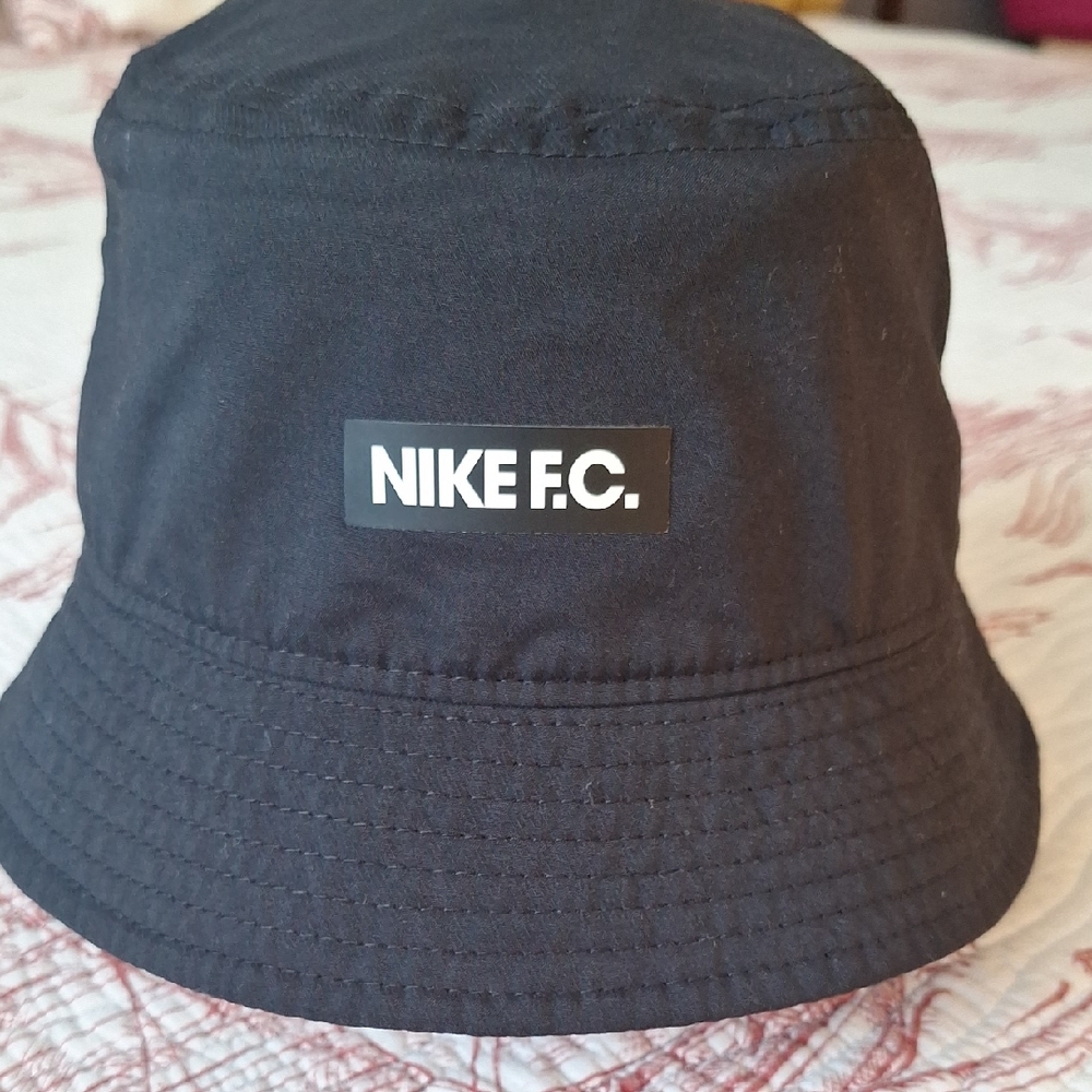 Nike F.C. bucket Hat Black White Men's Rare Find